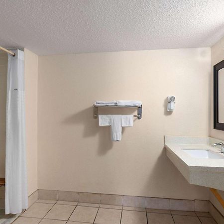 ซูเปอร์ 8 บาย วินด์แฮม ฟอร์ตมิตเชลล์ ซินซิแนตติ แอเรีย Hotel Fort Mitchell ภายนอก รูปภาพ