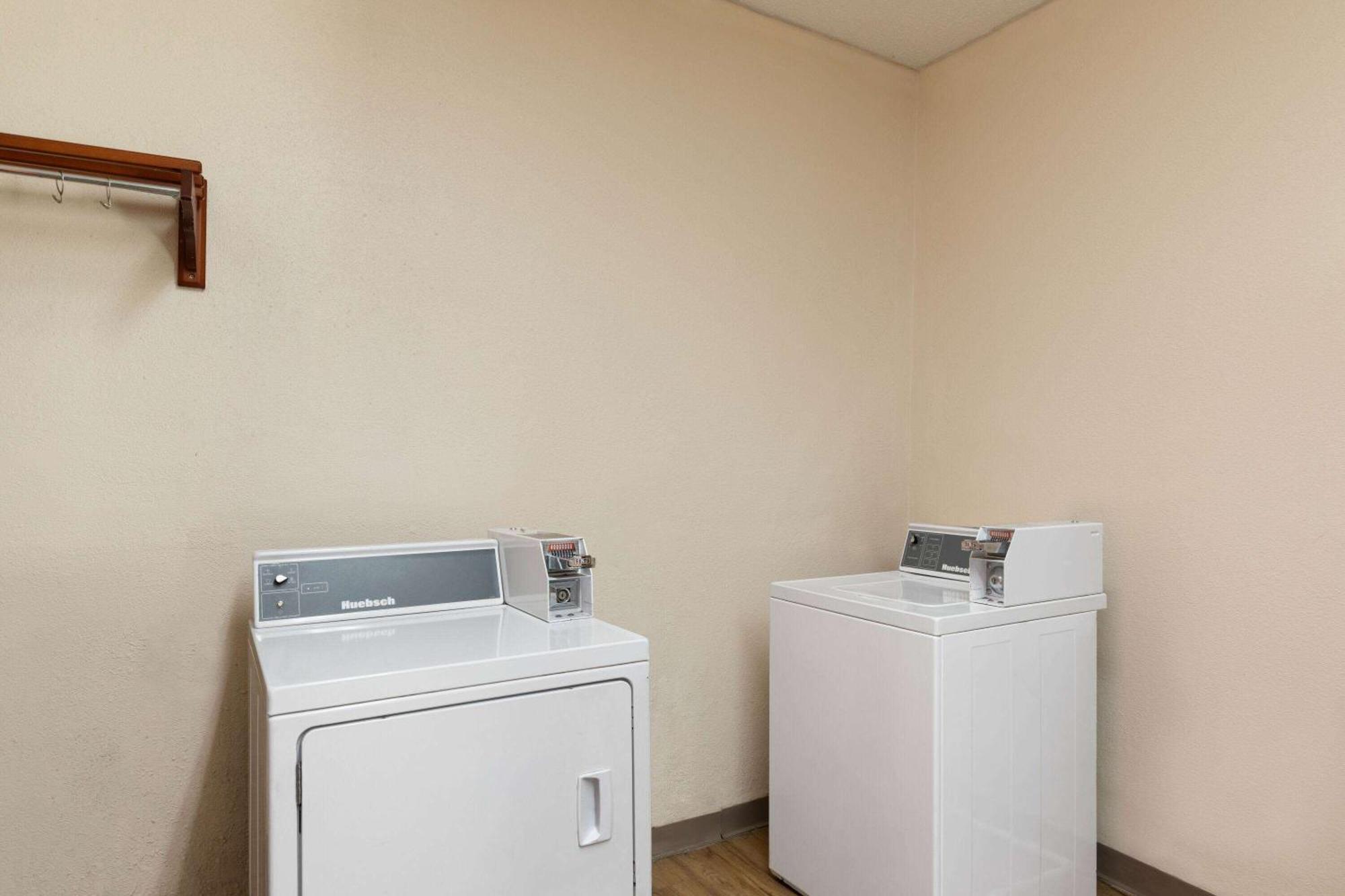 ซูเปอร์ 8 บาย วินด์แฮม ฟอร์ตมิตเชลล์ ซินซิแนตติ แอเรีย Hotel Fort Mitchell ภายนอก รูปภาพ
